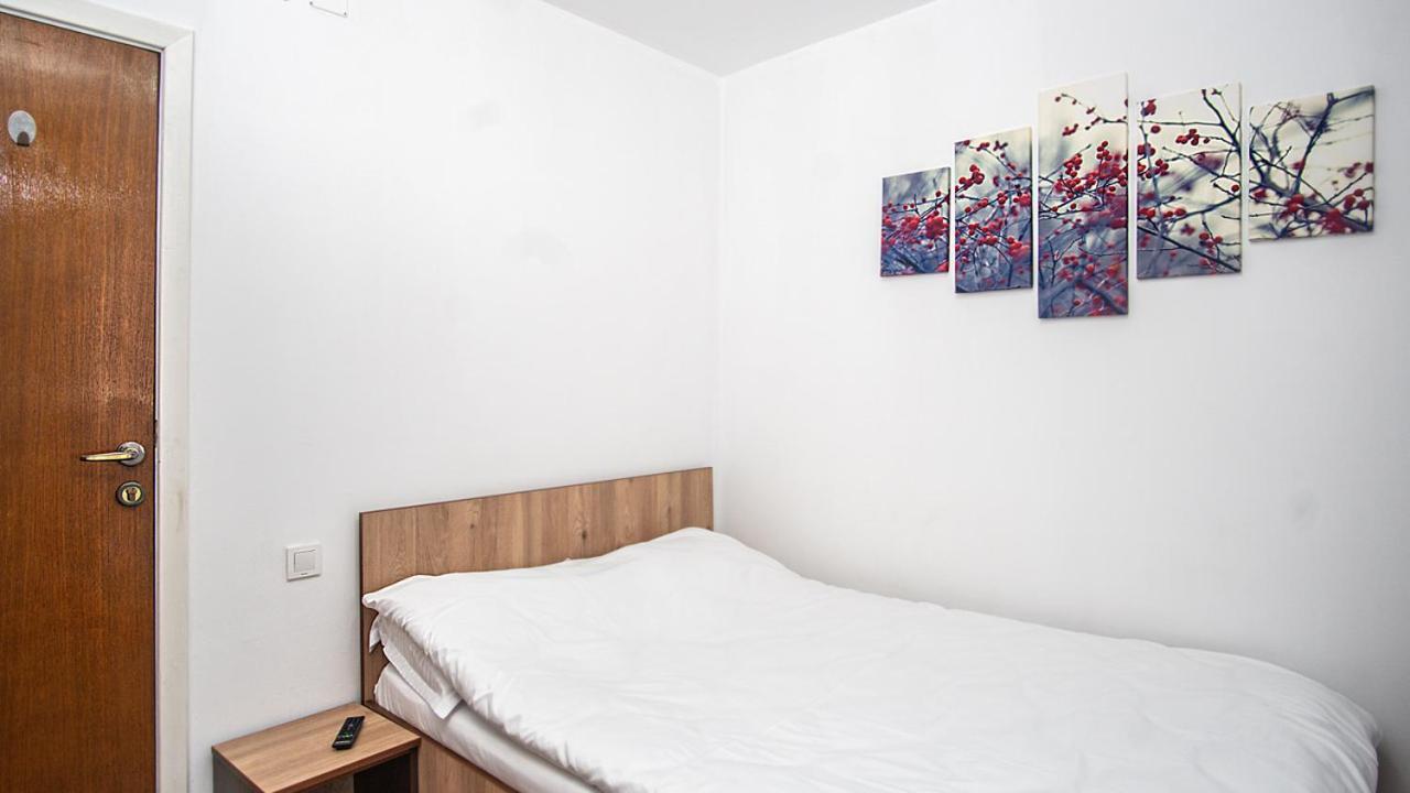 Hotel La Platouri Voluntari Buitenkant foto